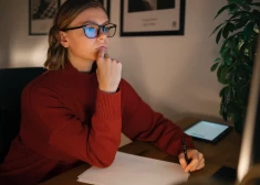 Zilās gaismas brilles: vai digitālā gadsimta nepieciešamība? 