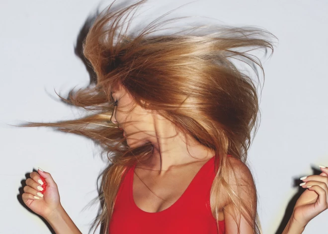 No "salmu slotiņas" līdz skaistiem, veselīgiem matiem - frizieres Maijas Kesminas padomi sabojātu matu glābšanai