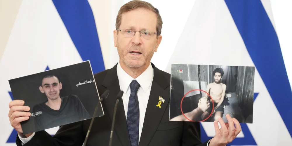 Izraēlas prezidents Īzaks Hercogs piedalās preses konferencē pēc tikšanās ar Latvijas Valsts prezidentu Rīgas pilī.