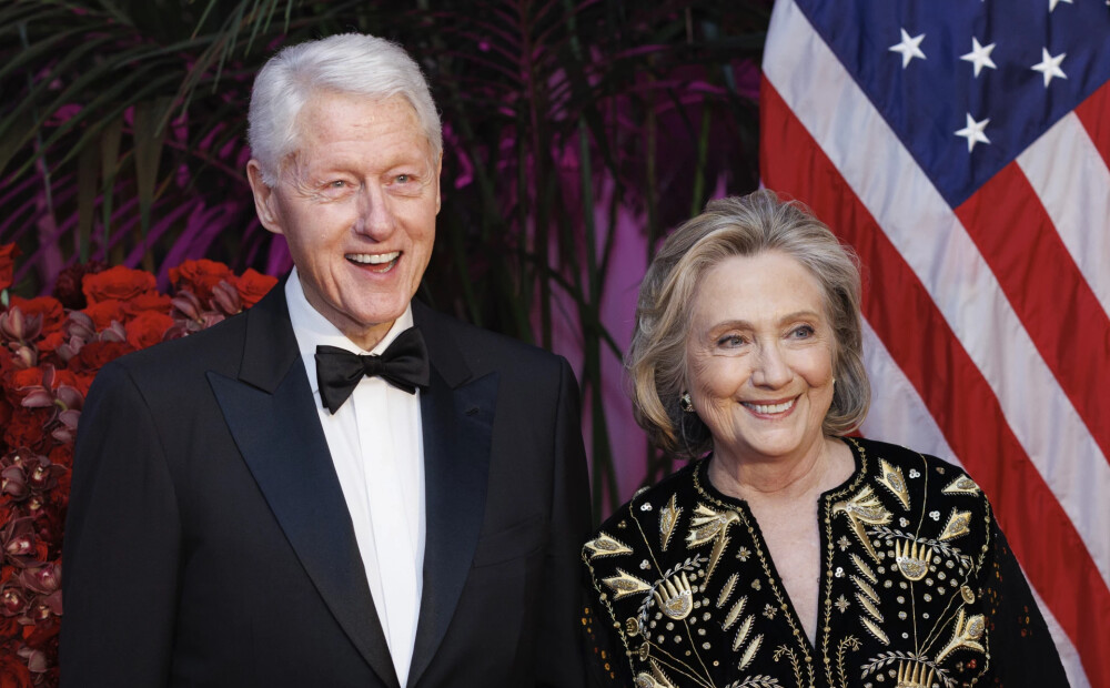 ASV eksprezidents Bils Klintons un viņa sieva Hilarija izsaukti liecināt bēdīgi slavenā pedofila Epstīna lietā