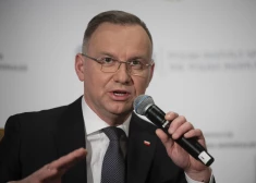 Polijā rīt būs jauns prezidents Karols Navrockis, bet līdzšinējais Andžejs Duda negrasās iet pensijā