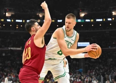 Bostonas "Celtics" turpina taupīt naudu un pret Porziņģi iemainīto spēlētāju nosūta citur