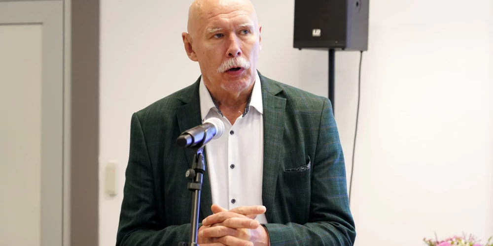 Pēteris Apinis aicina veidot izdzīvošanas mucas.