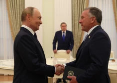 Krievijas diktators Vladimirs Putins tiekas ar ASV vēstnieku Stīvu Vitkofu.