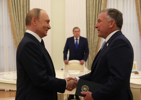 Krievijas diktators Vladimirs Putins tiekas ar ASV vēstnieku Stīvu Vitkofu.