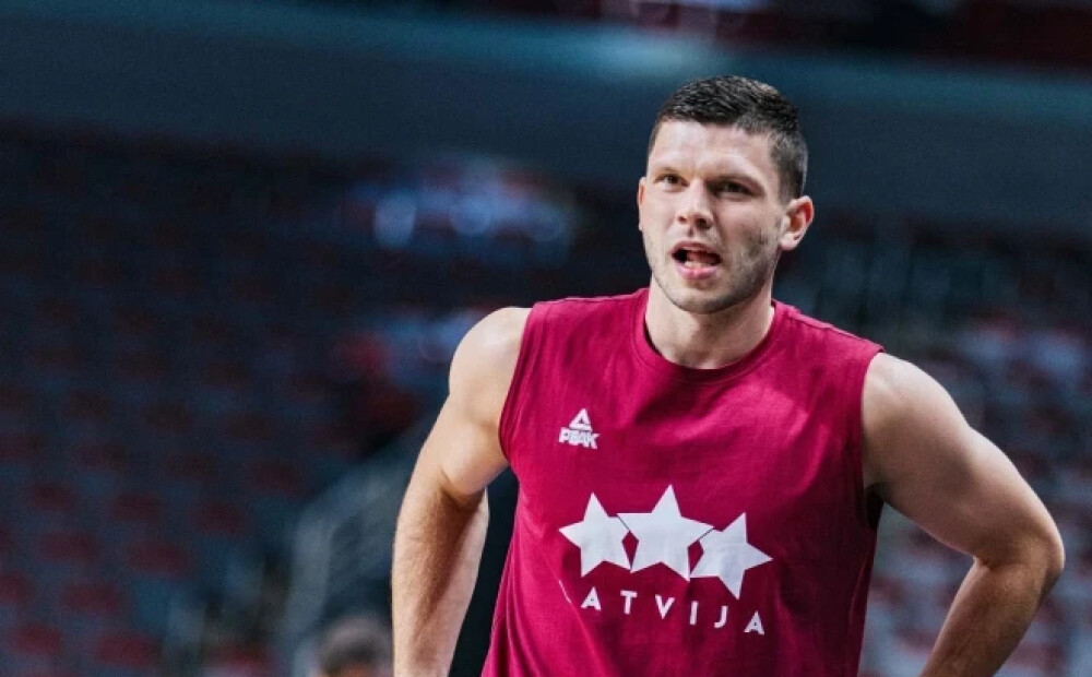 Latvijas izlases aizsargs Rihards Lomažs karjeru turpinās Lietuvā