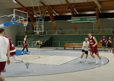 VIDEO: Ieskats Latvijas basketbola izlases treniņnometnes Slovēnijā aizkulisēs