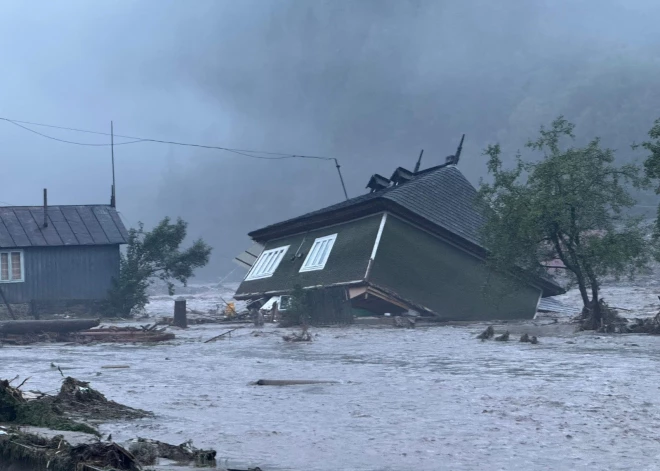 Šveices pārapdrošinājs atklāj, cik milzu zaudējumus pirmajā pusgadā nodarījušas dabas katastrofas
