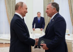 Putins beidzis triju stundu sarunu ar Trampa sūtni Vitkofu. Abas puses stāsta par "signāliem", klusē par rezultātiem