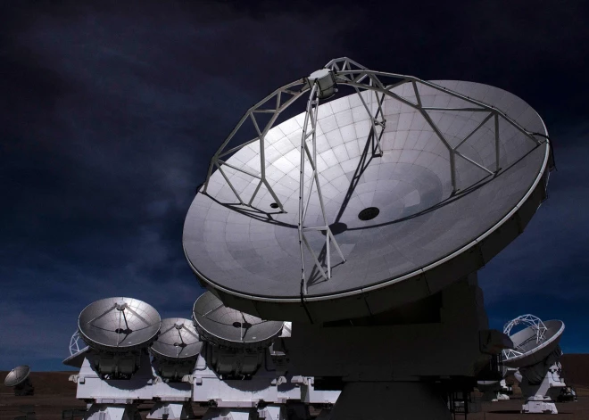 Astronomi veic revolucionāru atklājumu par visu laiku lielāko komētu, kas novērota, lidojot cauri dziļajam kosmosam