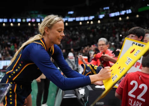 Sofija Kaninghema bijusi vokāla par šo tēmu un viņai vēlāk trāpīja ar dildo.