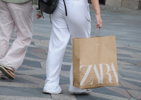 Lielbritānijā aizliedz "Zara" reklāmas ar "neveselīgi tievām" modelēm. 