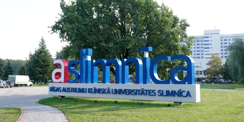 Aizvien vairāk Austrumu slimnīcas pacientu izvēlas lietot pašapkalpošanās stendus, lai izvairītos no rindām. 