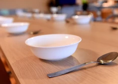 "Skolēni varētu palikt bez ēdiena!" Uzņēmumi, kas uzvarējuši Rīgas skolu ēdināšanas iepirkumā, pārmet pašvaldībai līgumu neslēgšanu
