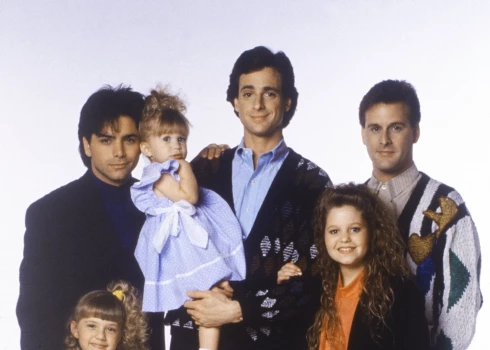 Seriāls "Pilna māja" bija skatītāju iemīļots seriāls arī Latvijā.