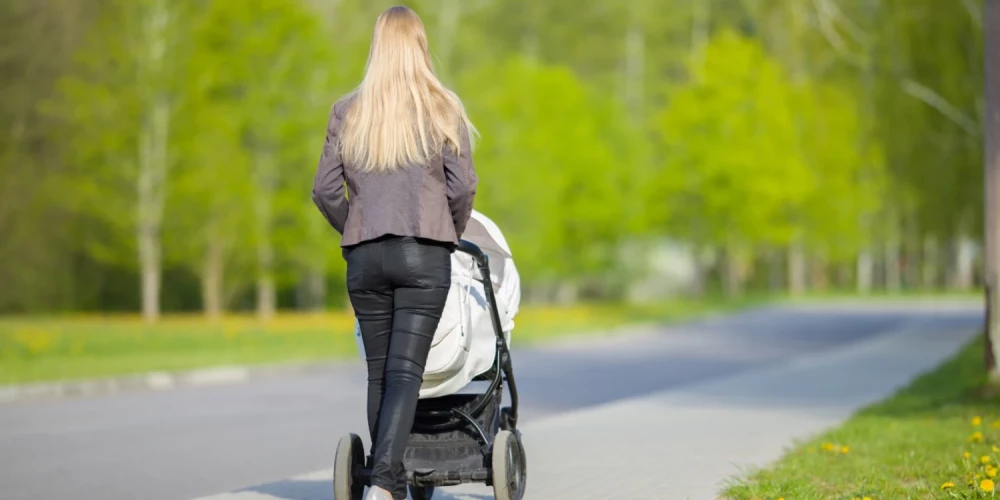 Latvijā pēdējos gados ir novērojama neliela tendence samazināties nepilngadīgo māmiņu skaitam, taču šī problēma joprojām ir aktuāla. 
