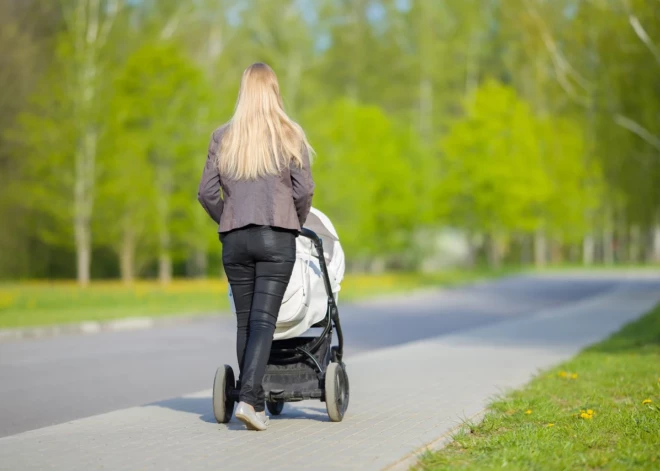 Latvija aizvien vairāk pievērš uzmanību nepilngadīgajām māmiņām – vai šī tendence kļūst satraucoša?