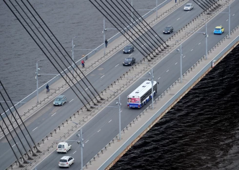 Rīgas apkaimēs turpinās ātrumvalņu izbūve.