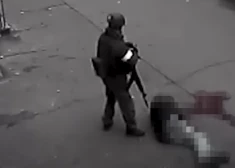 "Pienāca, iešāva galvā, aptīrīja kabatas, aizgāja": publiskots jauns video par krievu okupantu zvērībām Bučā