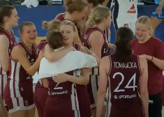 Latvijas U-20 dāmas salauž Francijas pretestību un paliek Eiropas basketbola elitē