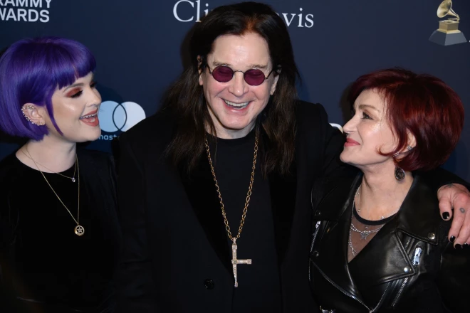 Kellija Osborna ar mammu un tēti 2020. gadā.