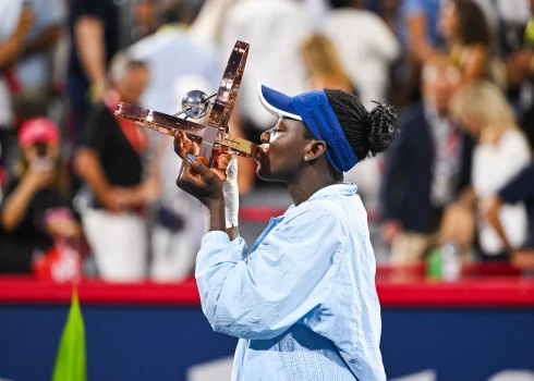 Viktorija Mboko ar pirmo WTA raudzes titulu. 