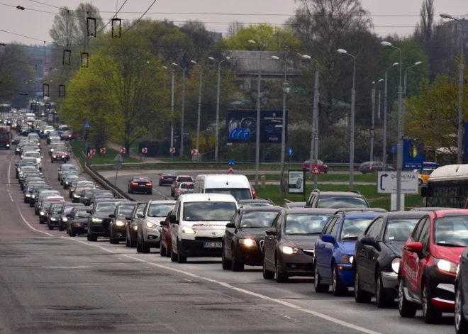 В эти выходные на выездах из Риги из-за дорожных работ ожидаются пробки