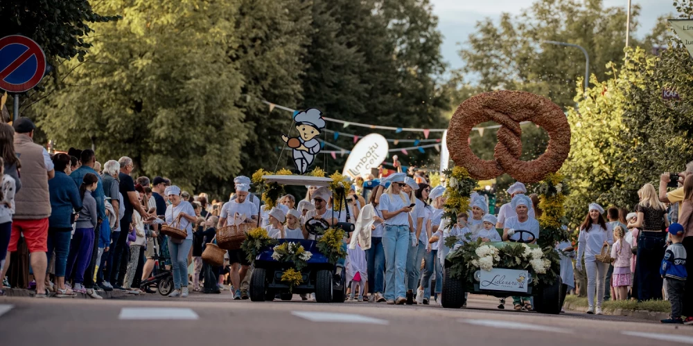 No 31. jūlija līdz 3. augustam viena no senākajām Latvijas pilsētām – Limbaži – svinēja savu 800+2 gadu jubileju ar īpaši plašu un daudzveidīgu svētku programmu, kas piesaistīja gan vietējos iedzīvotājus, gan viesus no malu malām.