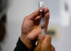 "Pfizer" un "BioNTech" maksās 740 miljonus dolāru mierizlīgumā par Covid-19 vakcīnām