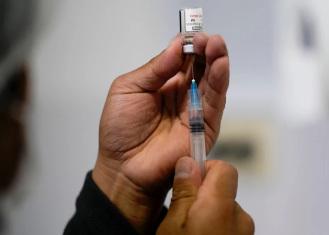 "Pfizer" un "BioNTech" maksās 740 miljonus dolāru mierizlīgumā par Covid-19 vakcīnām