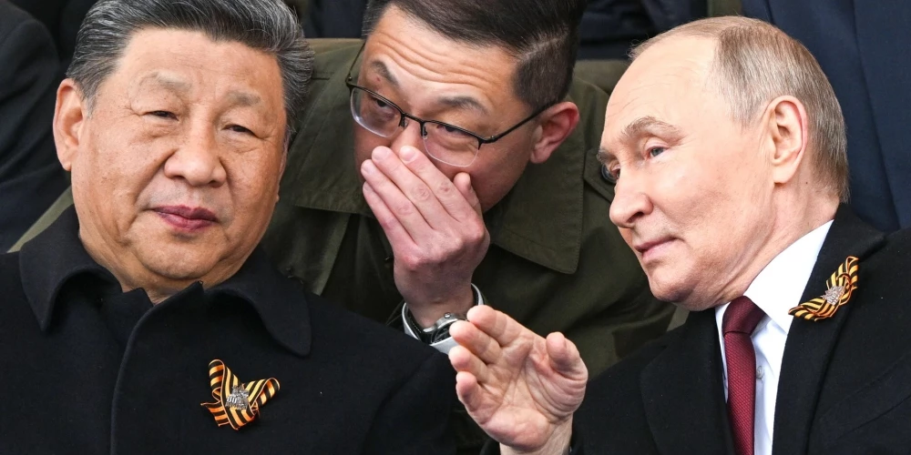 Ķīnas prezidents Sji Dzjiņpins 9. maijā Maskavā kopā ar Krievijas diktatoru Vladimiru Putinu