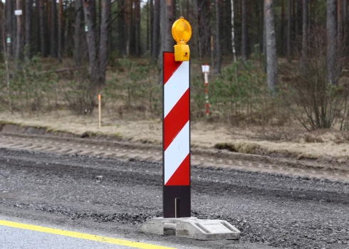 Lietavas un vētras sabojājušas autoceļus.