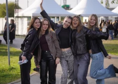 FOTO: Rīgā skan “Positivus” – Emilija un Chris Noah iedzīvina festivāla ritmu