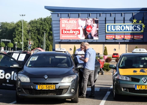 Перевозчики Латвии против льгот для украинцев.