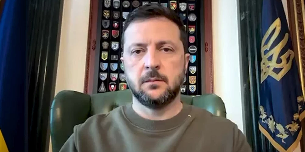 Народ Украины не отдаст свою землю оккупантам, заявил Зеленский.