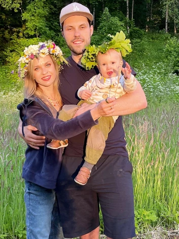 Roberts Pētersons un Iveta Baumane-Pētersone ar dēlu