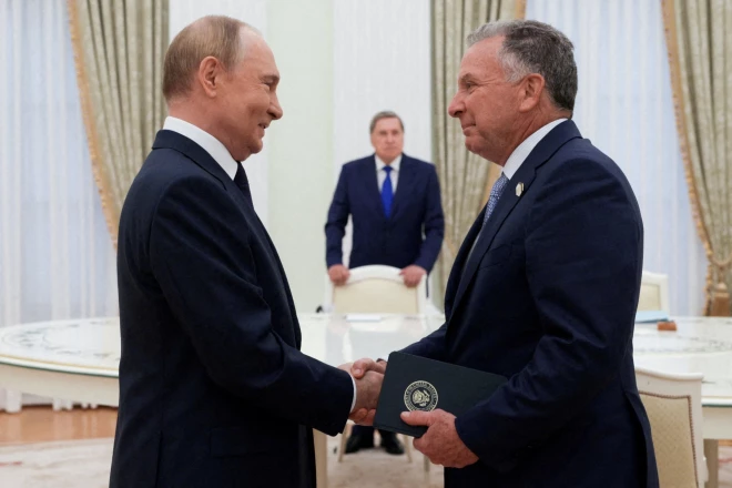 Kremļa diktators Vladimirs Putins tiekas ar ASV prezidenta Donalda Trampa īpašo sūtni Stīvu Vitkofu. 2025. gada 6. augusts.