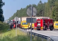 Traģiska avārija un milzīgs sastrēgums uz Tallinas šosejas: pie Kadagas vieglās un kravas automašīnas sadursmē gājis bojā cilvēks