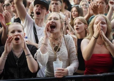 Jestrā atmosfēra "Positivus" festivālā turpinās arī otrajā dienā. FOTO, VIDEO