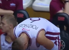 "Saplīsa" pēdējā ceturtdaļā: Latvijas basketbolisti zaudē Itālijai, aizēnojot Kristapa Porziņģa atgriešanos Latvijas izlasē 