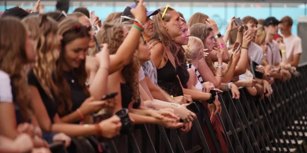 Посетители фестиваля Positivus.