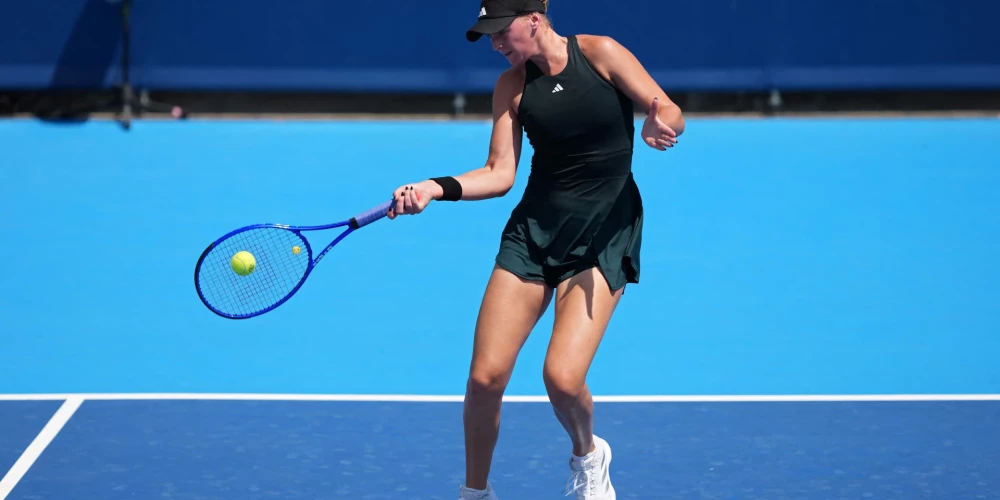 Pirmā seta izskaņā Sevastova zaudēja divos savas serves geimos, kas ļāva tikt pretiniecei pie panākuma ar 6-4, bet otrajā setā latviete spēlēja pārliecinoši un bija pārāka ar 6-0.