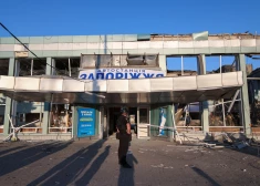 Krievijas vadāmā aviobumba Zaporižjas autoostā ievaino 19 cilvēkus