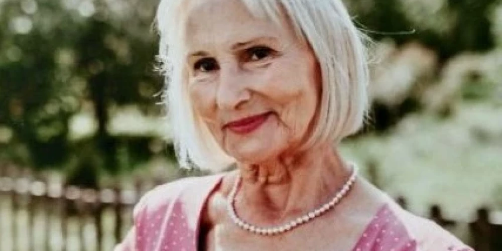 Laima Krumholce.