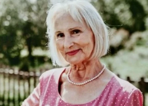 Laima Krumholce.