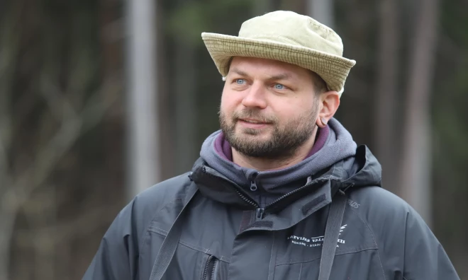 LVM mežierīcības meistars un podkāsta Dabā gājējs vadītājs Kārlis Taukačs.