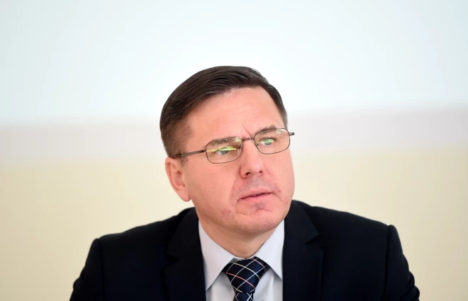 Latvijas Neatkarīgo tirgotāju kooperācijas attīstības direktors Juris Lamberts: “Cīņu ar smago alkoholismu būtu jāsāk ar odekolona dzērājiem un nelegālā alkohola patērētājiem.”