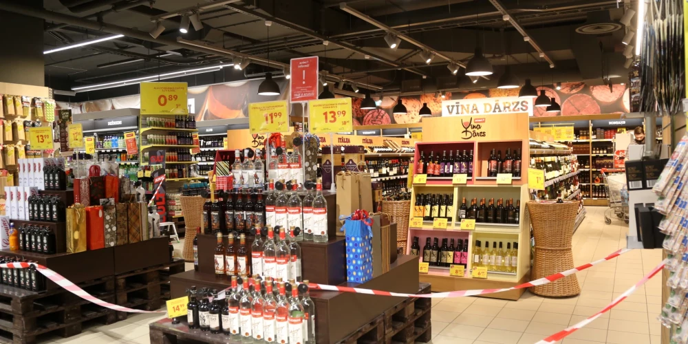 Jaunie alkohola tirdzniecības ierobežojumi radījuši daudz spekulāciju, sākot ar to, ka gaidāmi masveidīga lauku veikalu slēgšana un beidzot ar to, ka alkoholu pirks vēl vairāk.