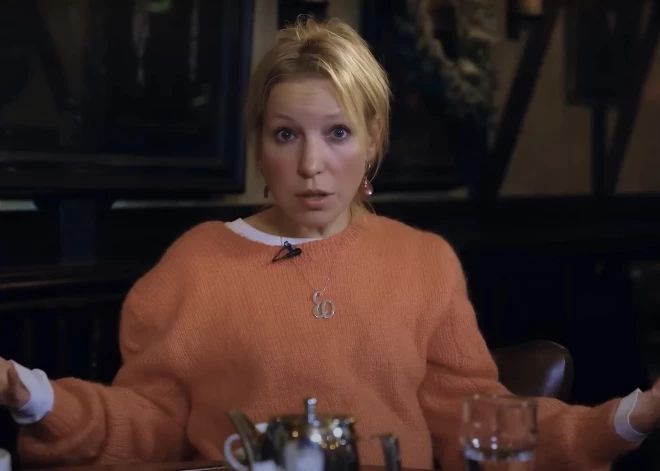 "Как-то сложно, даже неловко": эмигрировавшая в Париж российская актриса стала работать таксистом