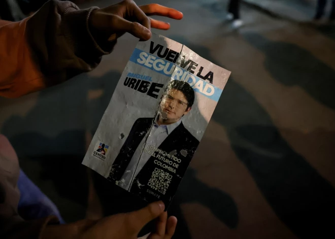 39 gadu vecumā miris jūnijā sašautais Kolumbijas prezidenta amata kandidāts